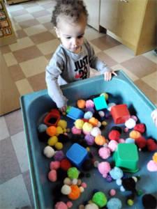 Toddler: Learning about the world through sensory play